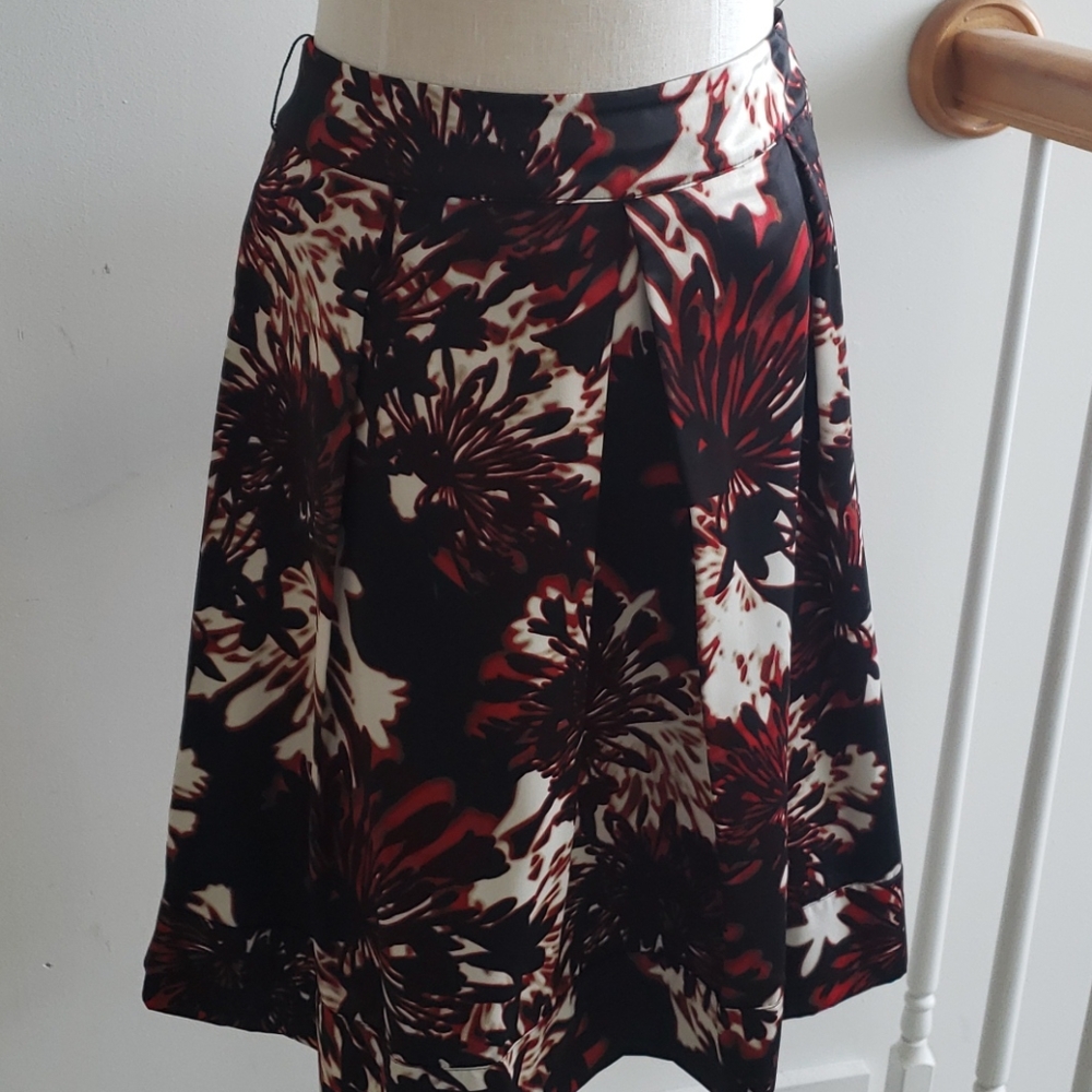 Ladies beautiful black/red skirt